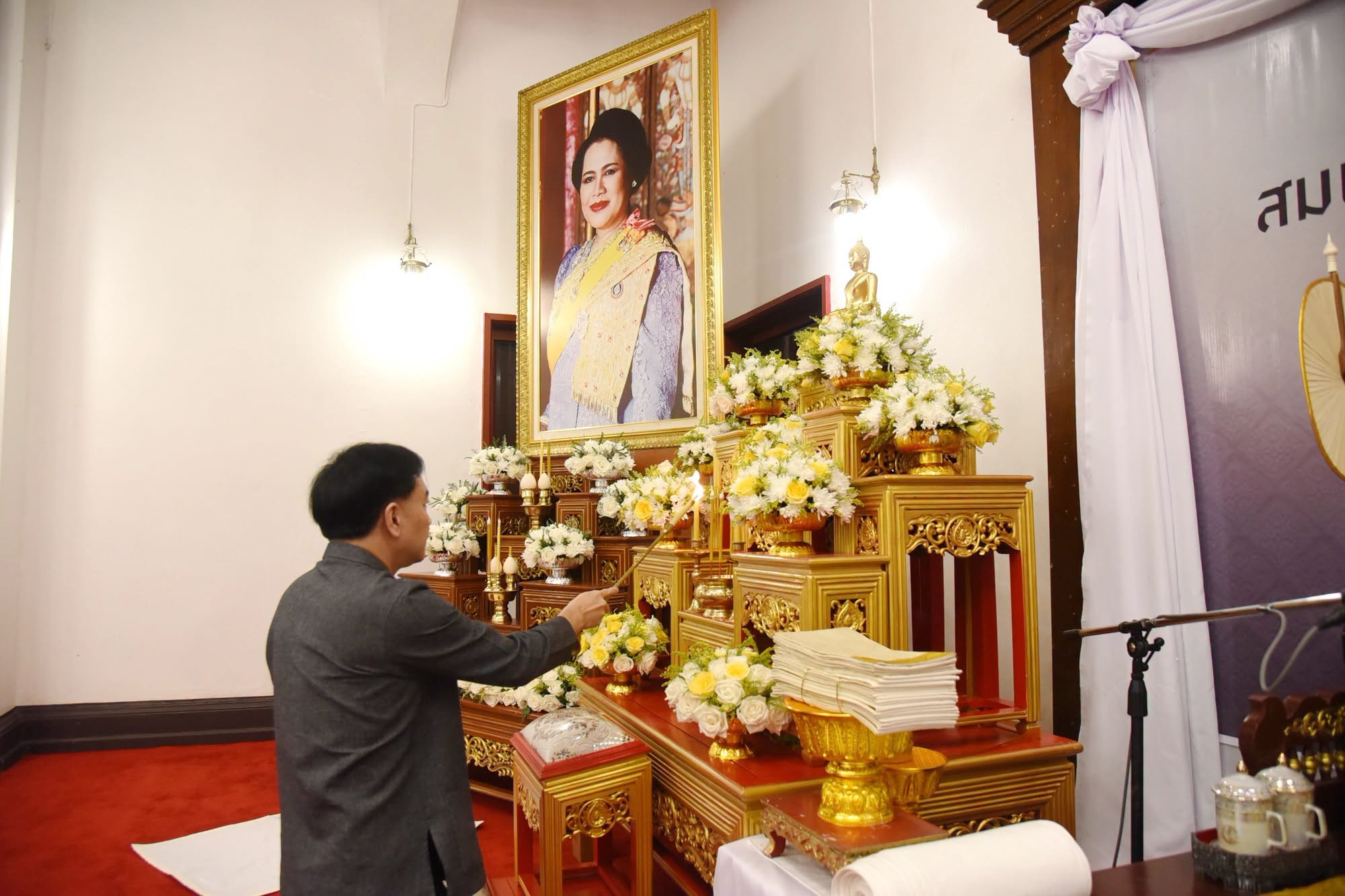 สมาคมนักศึกษาเก่ามหาวิทยาลัยเชียงใหม่ ร่วมพิธีบำเพ็ญกุศลอุทิศถวายเป็นพระราชกุศล แด่สมเด็จพระนางเจ้าสิริกิติ์ พระบรมราชินีนาถ พระบรมราชชนนีพันปีหลวง